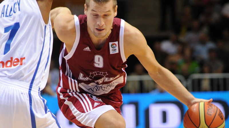 Edgars Jeromanovs mačā pret Franciju 
Foto: Romāns Kokšarovs, Sporta Avīze, f64