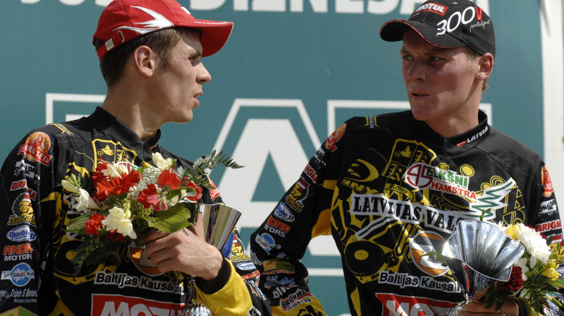 Jānis (pa labi) un Lauris Daideri saglabā vietu pirmajā trijniekā pasaules čempionāta kopvērtējumā motokrosā ekipāžām.
Foto: Romāns Kokšarovs, "Sporta Avīze"