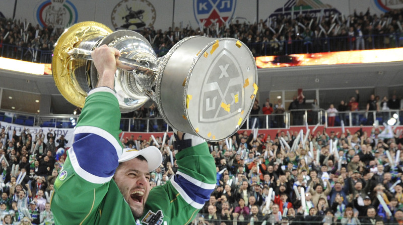 Aleksandrs Radulovs ar Gagarina kausu
Foto: ITAR-TASS/Scanpix