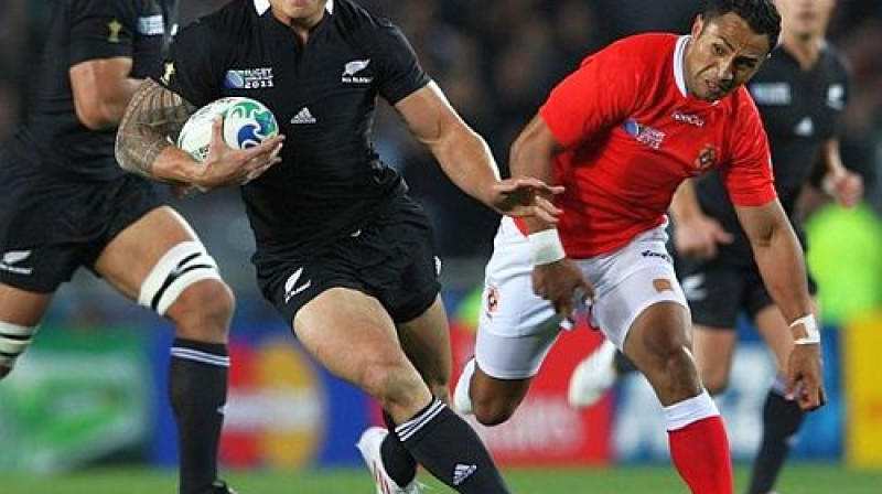 Pasaules kausu regbijā ar uzvaru sākuši vīri melnā - Jaunzēlandes izlases spēlētāji.
Foto: rugbyworldcup.com