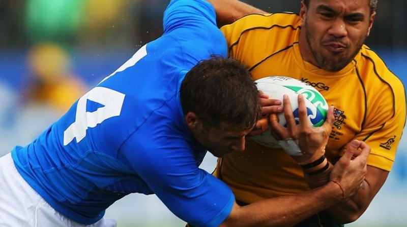Uz priekšu laužas Digbijs Joans
Foto: rugbyworldcup.com