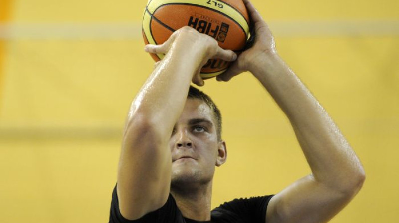 "Lagun Aro" piedāvājumam Rolands Freimanis pateica nē. "Man jau patīk pariskēt..." viņš nosmej...
Foto: Romāns Kokšarovs, Sporta Avīze