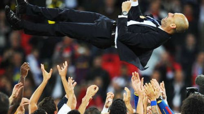 Pepe Gvardiola tiek mests gaisā pēc triumfa Čempionu līgā šī gada maijā
Foto: AFP/Scanpix