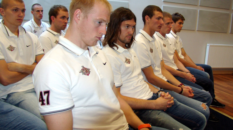 "Dinamo" hokejisti 
Foto: Inga Nestere, f64