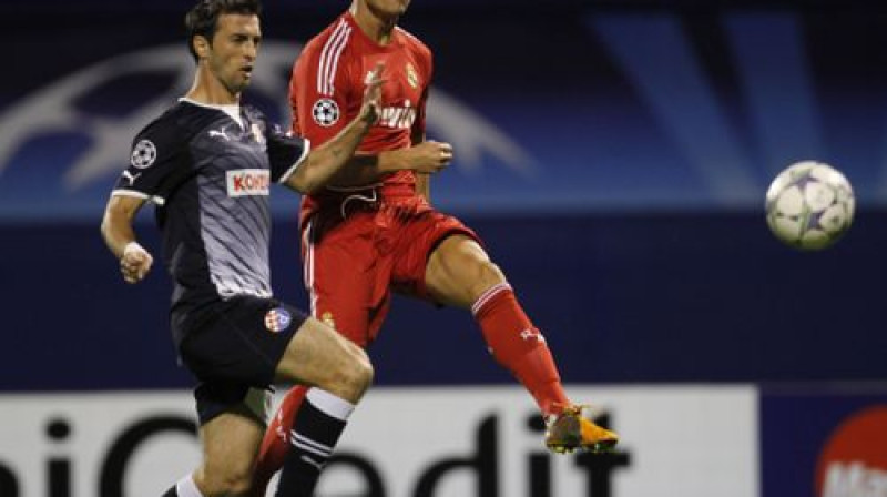 Madrides "Real" pēc 38 gadu pārtraukuma atkal tērpās sarkanā krāsā
Foto: AP/Scanpix