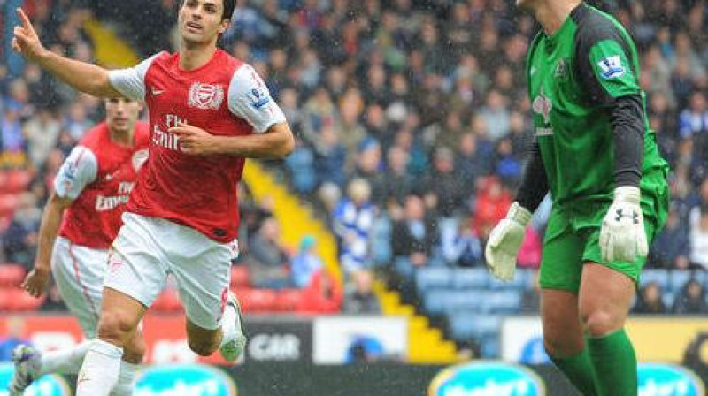 Mikelam Artetam pirmie vārti "Arsenal" sastāvā, komanda gan zaudēja
Foto: AFP/Scanpix