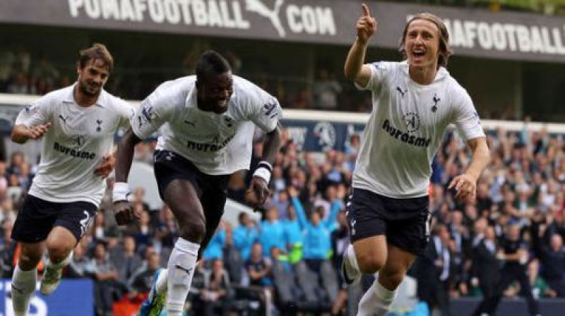 Luka Modričs mača sākumā izcēlās ar lielisku tālšāvienu
Foto: AFP/Scanpix
