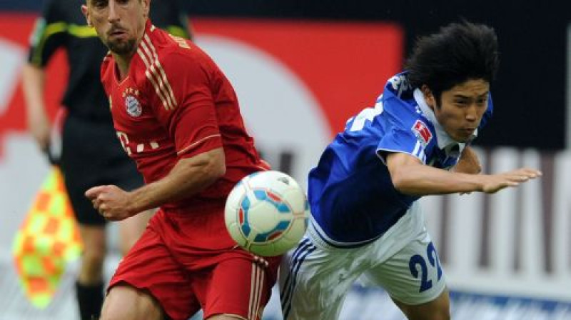 Franks Riberī (pa kreisi) pirmajā vārtu guvumā izcēlās ar lielisku piespēli
Foto: AFP/Scanpix