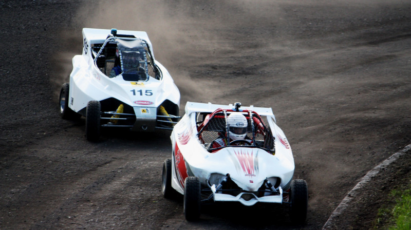 Dāvis Tobiass (#115)  cieši seko Karlam Līčem
Foto: Lebester Racing