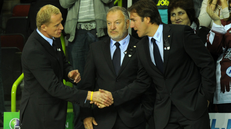 "Dinamo" treneri - Artis Ābols, Peka Rautakallio un Viktors Ignatjevs
Foto: Romāns Kokšarovs, Sporta Avīze