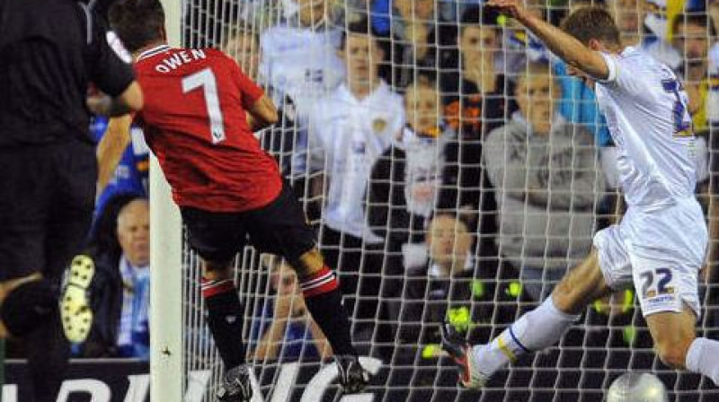 Maikls Ouvens gūst vārtus
Foto: AFP/Scanpix