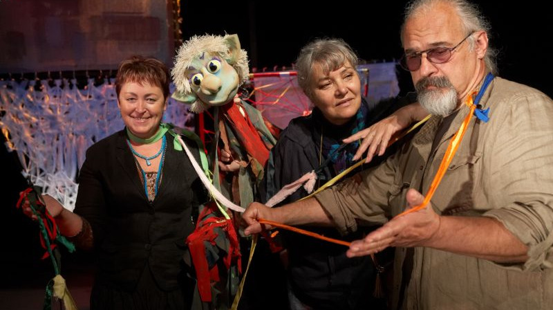 No labās: Plamens Dipčikovs, Anni Petrova, Rumpelrūķis un Anita Znutiņa-Šēve