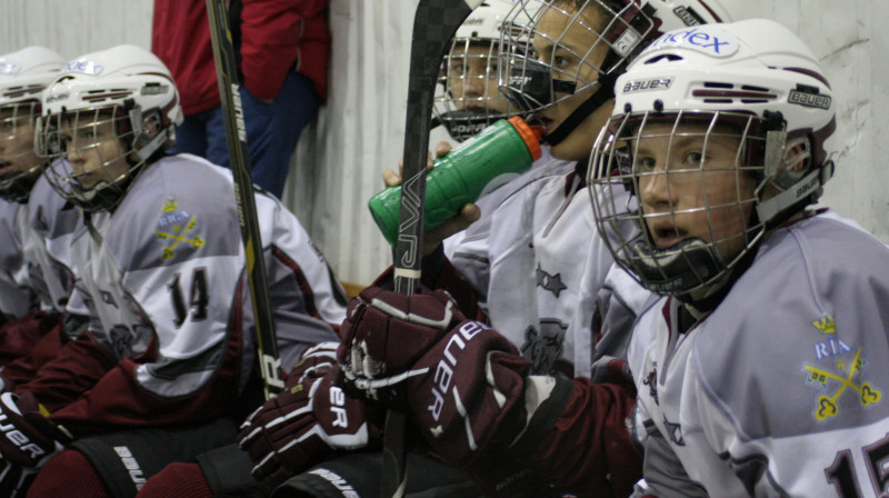 SK Rīga-95 soliņš spēlē pret Juniors. foto autors: Āris Zobens