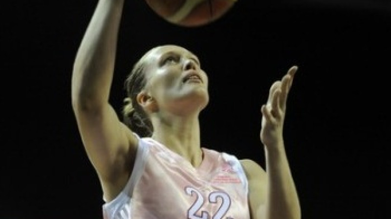 Karlīne Nīmane vasarā debitēja Latvijas sieviešu basketbola valstsvienībā, izcīnot astoto vietu Eiropas čempionātā Polijā
Foto: www.basket.lv