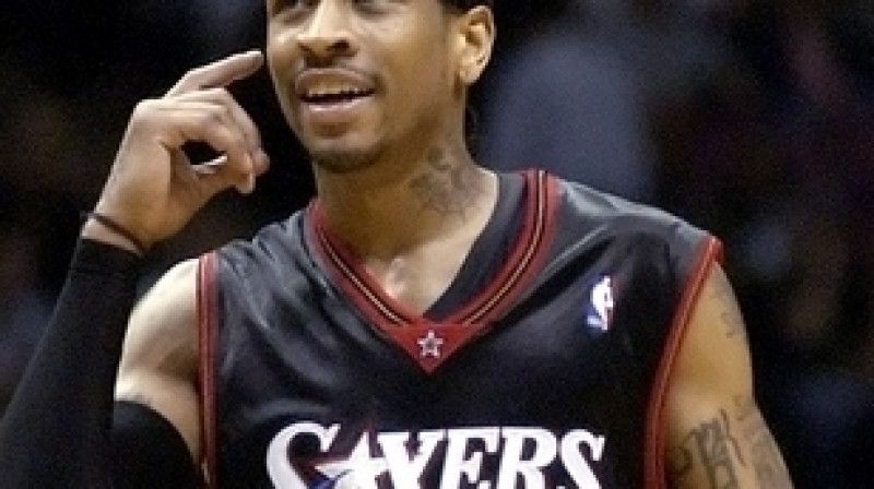Alens Aiversons '' Philadelphia 76ers'' kreklā
FOTO: SCANPIX