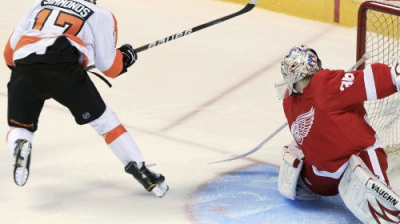 Notikušais starpgadījums netraucēja Veinam Simondsam gūt vārtus
Foto: AP/Scanpix