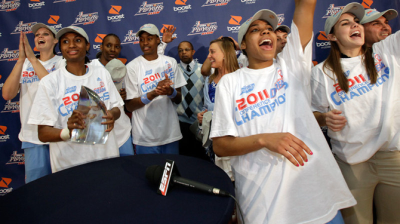 "Atlanta Dream" spēlētājas svin uzvaru Austrumu konferencē un otro iekļūšanu WNBA finālā
Foto: www.wnba.com