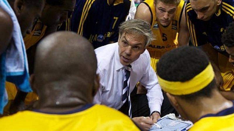 Gordons Herberts dod norādījumus "Alba" basketbolistiem
Foto: albaberlin.de