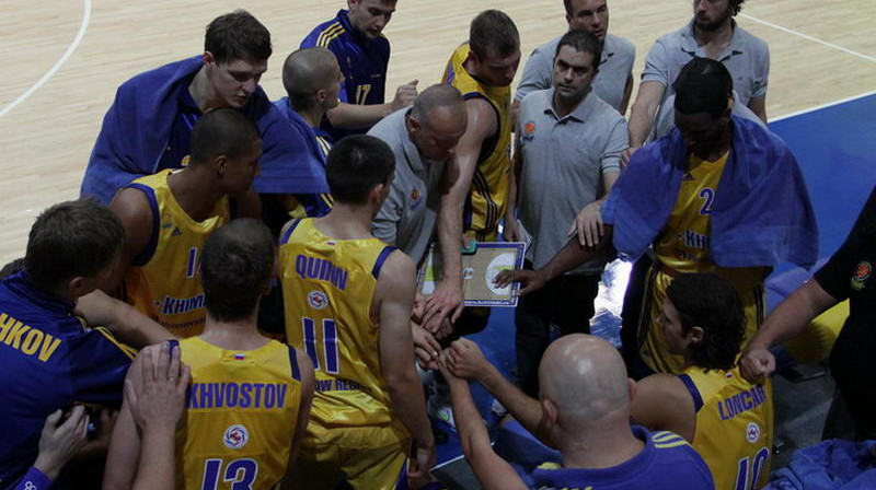 Rims Kurtinaitis ar saviem padotajiem "Khimki" spēlētājiem
Foto: bckhimki.ru
