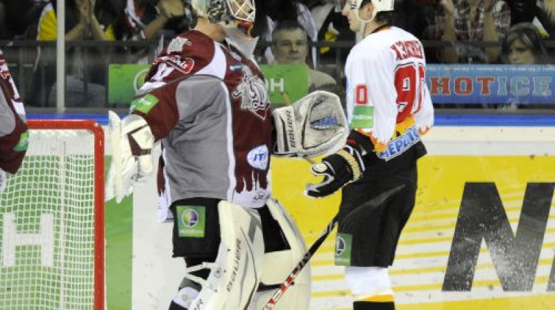 Vai Kriss Holts būs priecīgs arī pēc šodienas spēles pret ''Severstal''?
Foto: Romāns Kokšarovs, Sporta Avīze, f64