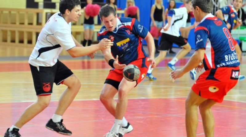 Dobeles "Tenax" cīnās ar "SK Latgols"
Foto: Romualds Vambuts, sportacentrs.com
