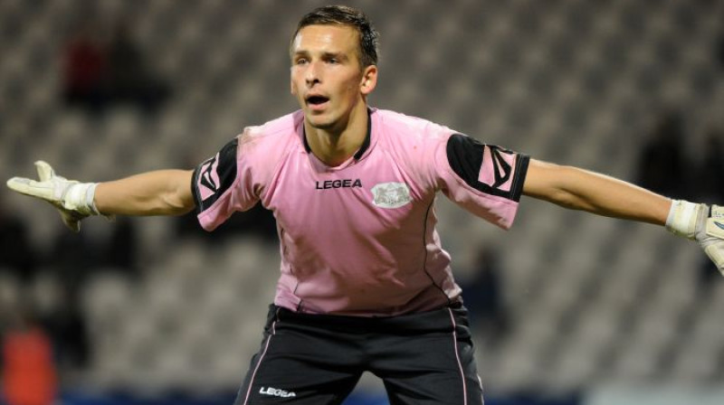 "Olimpa" vārtsargs Jānis Krūmiņš
Foto: Romāns Kokšarovs, Sporta Avīze, f64