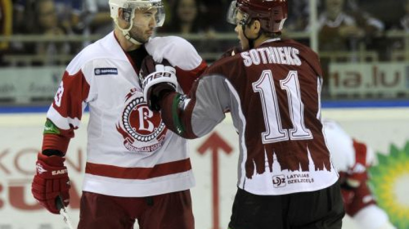 Kristaps Sotnieks pagājušās sezonas spēlē pret ''Vityaz''
Foto: Romāns Kokšarovs, Sporta Avīze, f64