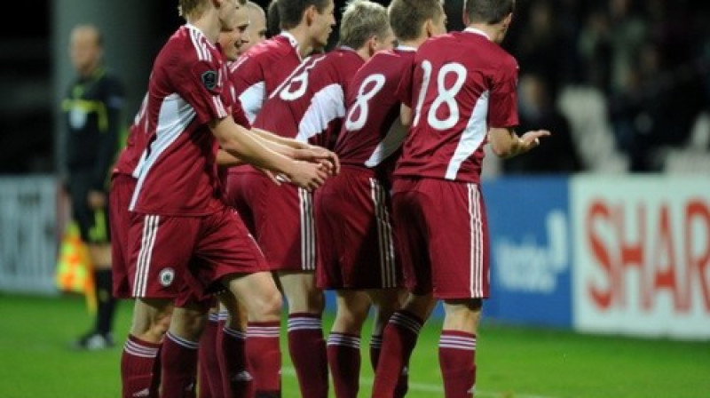 Latvijas izlase, svinot Artjoma Rudņeva pirmo vārtu guvumu izlasē
Foto: Romāns Kokšarovs, Sporta Avīze/F64 Photo Agency