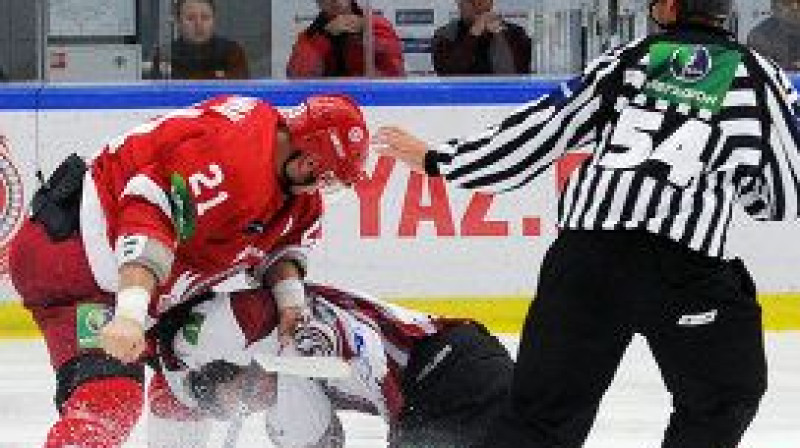 Brenans pret K. Rēdlihu 
Foto:  www.ria.ru