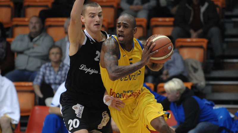 Džamars Jangs apspēlē Liepājas Lauvas
foto:bkventspils.lv