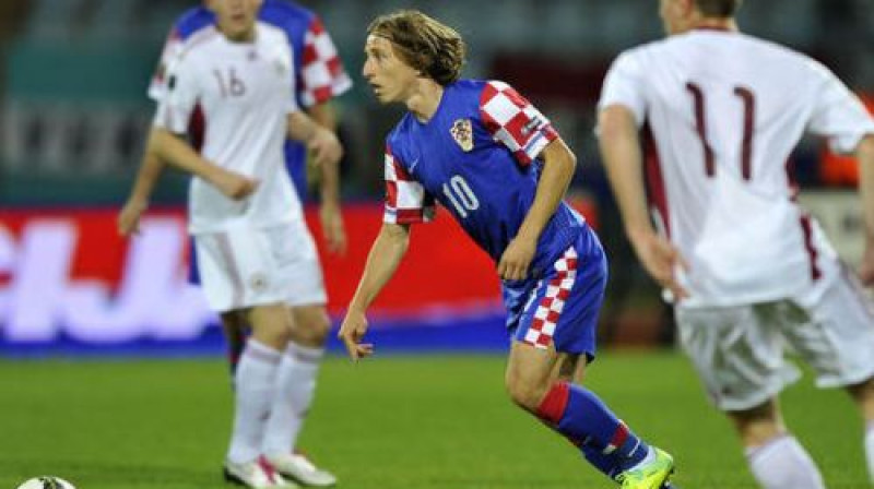 Luka Modričs ar bumbu
Foto: AFP/Scanpix