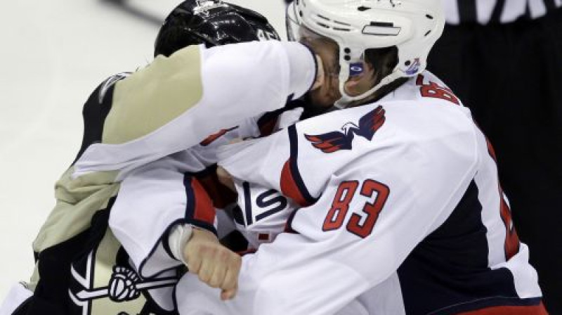 Ārons Ešams pret Džeju Bīglu
Foto: AFP/Scanpix