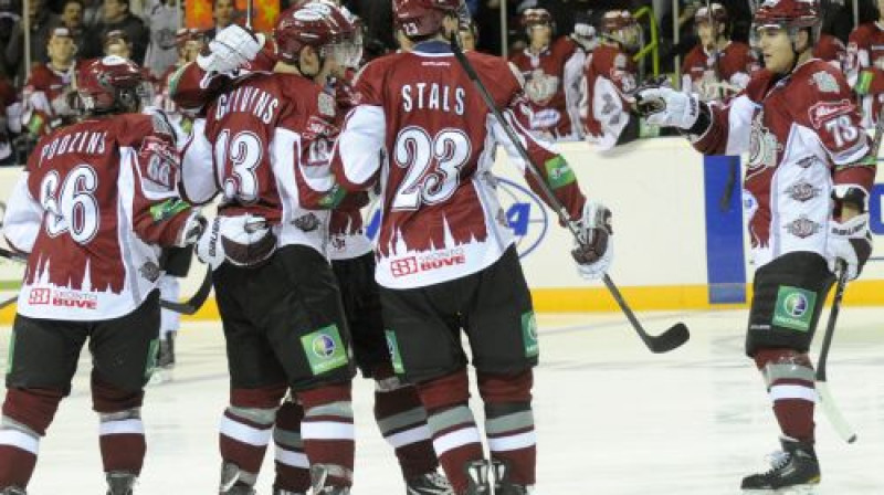 Rīgas ''Dinamo'' atzīmē vārtu guvumu. Ceram redzēt šādas epizodes arī šodien
Foto: Romāns Kokšarovs, Sporta Avīze, f64