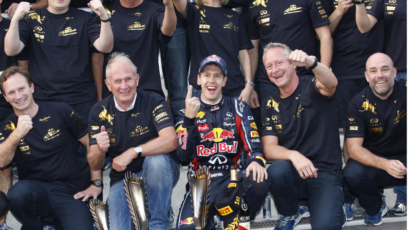 Sebastjans Fetels daudz mācījies no savām kļūdām, izveidojis lieliskas attiecības ar komandu un ticis pie teicamas mašīnas - tas viss ir uzvaru pamatā
FOTO: AP/"Scanpix"