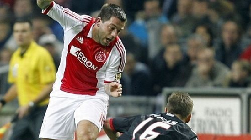 Teo Jansens (pa kreisi) ar teicamu sitienu izrāva "Ajax" neizšķirtu
Foto: fcupdate.nl