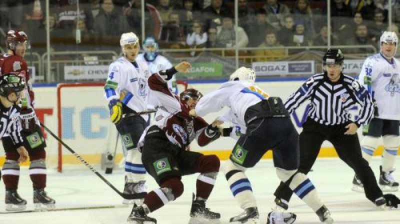 Ainārs Podziņš - labākais cīnītājs spēlē pret "Barys"
Foto: Romāns Kokšarovs, Sporta Avīze, f64