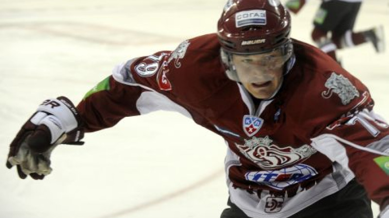 Varjs spilgti nospēlēja uzbrukuma.
Foto: Romāns Kokšarovs, Sporta Avīze, f64