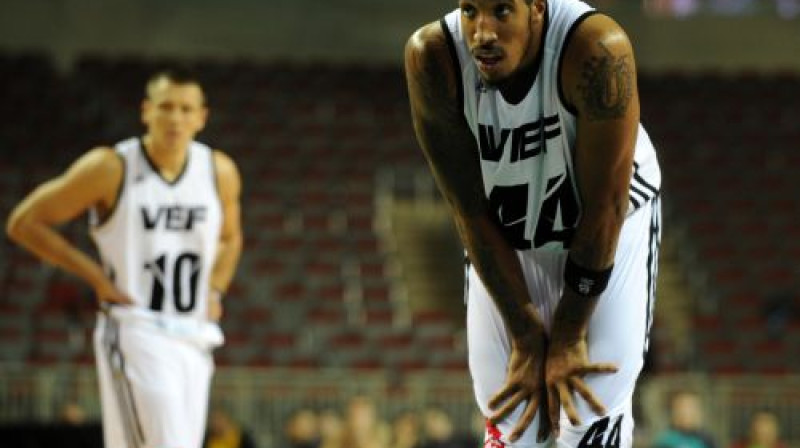 Šī brīža VEF darbošanos Eiropā ir nesalīdzināma ar to spēku, ko pirms 50 gadiem šajā pašā kontinentā nodemonstrēja patiešām varenie Rīgas ASK - turklāt, bez melnajiem...

Foto: Romāns...