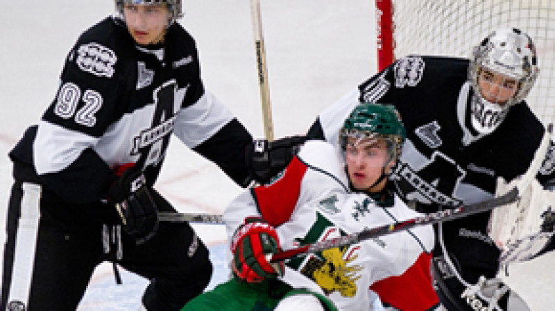 Ņikita Koļesņikovs (Nr.92) cīņā pie vārtiem.
Foto: Vincent Ethier, Sport du Nord