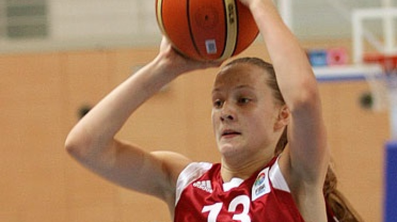 Katrīna Epnere Eiropas U16 čempionātā debitēja 2008. gadā, nepilnu piecpadsmit gadu vecumā
Foto: www.fibaeurope.com