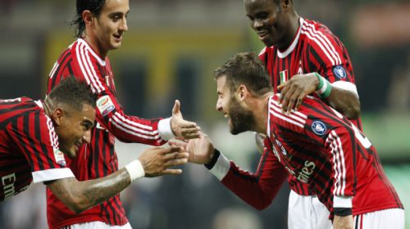 ''Milan'' futbolisti atzīmē vārtu guvumu
Foto: AP/Scanpix