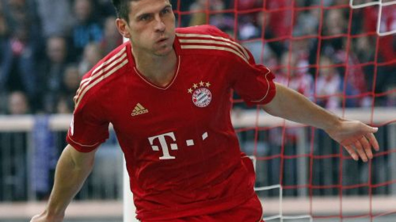 Mario Gomess izcēlās ar trim vārtiem
Foto: AP/Scanpix