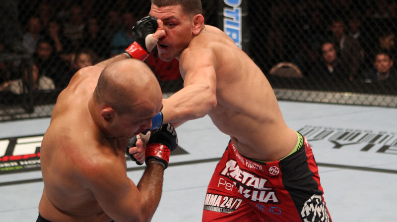 Niks Diazs (pa labi) uzbrūk Bī Džei Penam
Foto: ufc.com