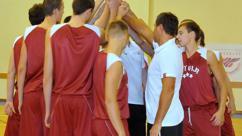 Latvijas U18 basketbola valstsvienība 
Foto: Romualds Vambuts, Sportacentrs.com