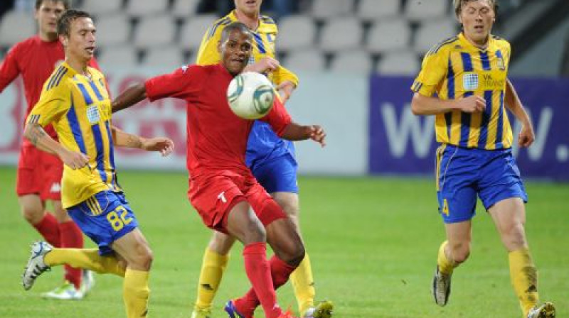 Natans Žuniors pret "Ventspili"
Foto: Romāns Kokšarovs, Sporta Avīze, f64