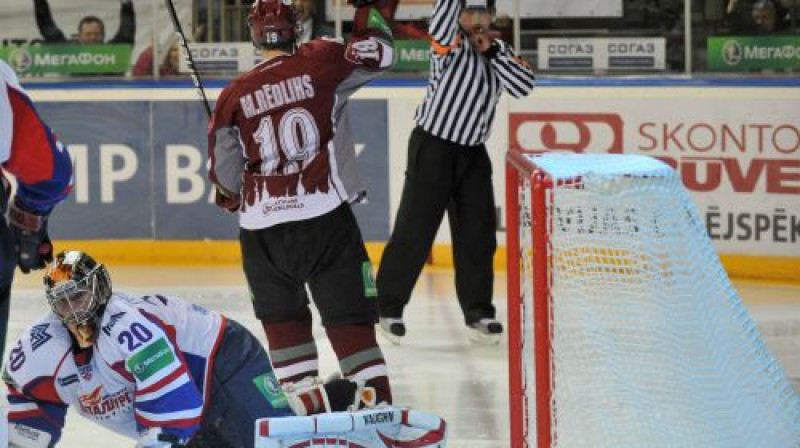 Arī pret ''Metallurg'' Miķelis Rēdlihs ražīgi dalījis piespēles partneriem
Foto: Romāns Kokšarovs, Sporta Avīze, f64