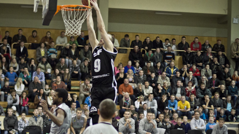 LBL čempionāta spēle VEF Rīga - Valmiera Jēkabpilī pulcēja pilnas tribīnes.
Foto: Mikus Kļaviņš, VEF Rīga