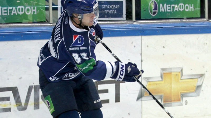 Jakubs Petružāleks turpina mest
Foto: www.hcamur.ru