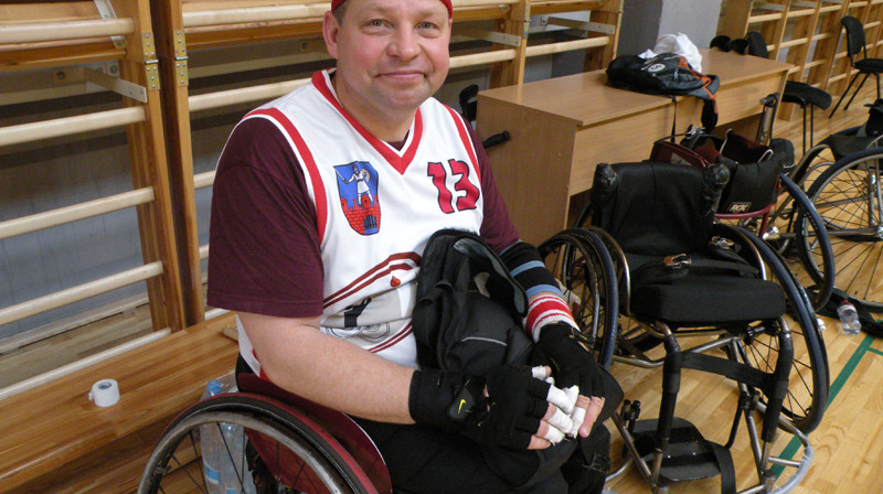 Latvijas Paralimpiskās komitejas ģenerālsekretārs Andris Ulmanis ir viens no aktīvākajiem dažādu sporta veidu dalībniekiem
Foto: Monta Bērziņa