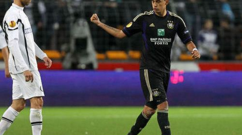 Argentīnietis Matiass Suaress turpina gūt vārtus, bet viņa "Anderlecht" - uzvarēt
Foto: AFP/Scanpix